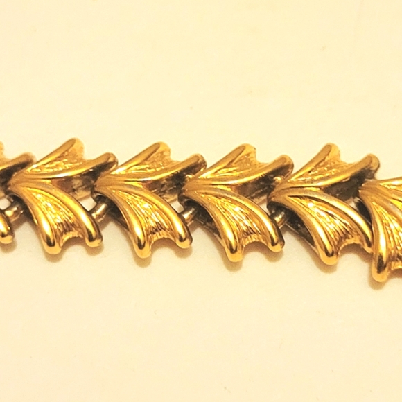 Vintage Napier Signed Goldtone Bracelet - Picture 6 of 7